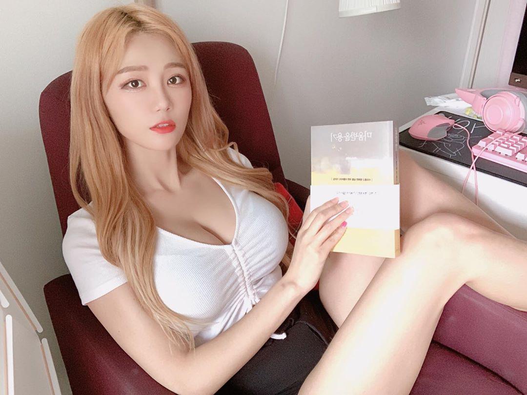 今日小姐姐壁纸 021