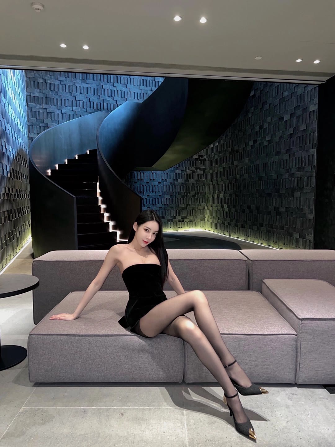 今日黑丝壁纸 007