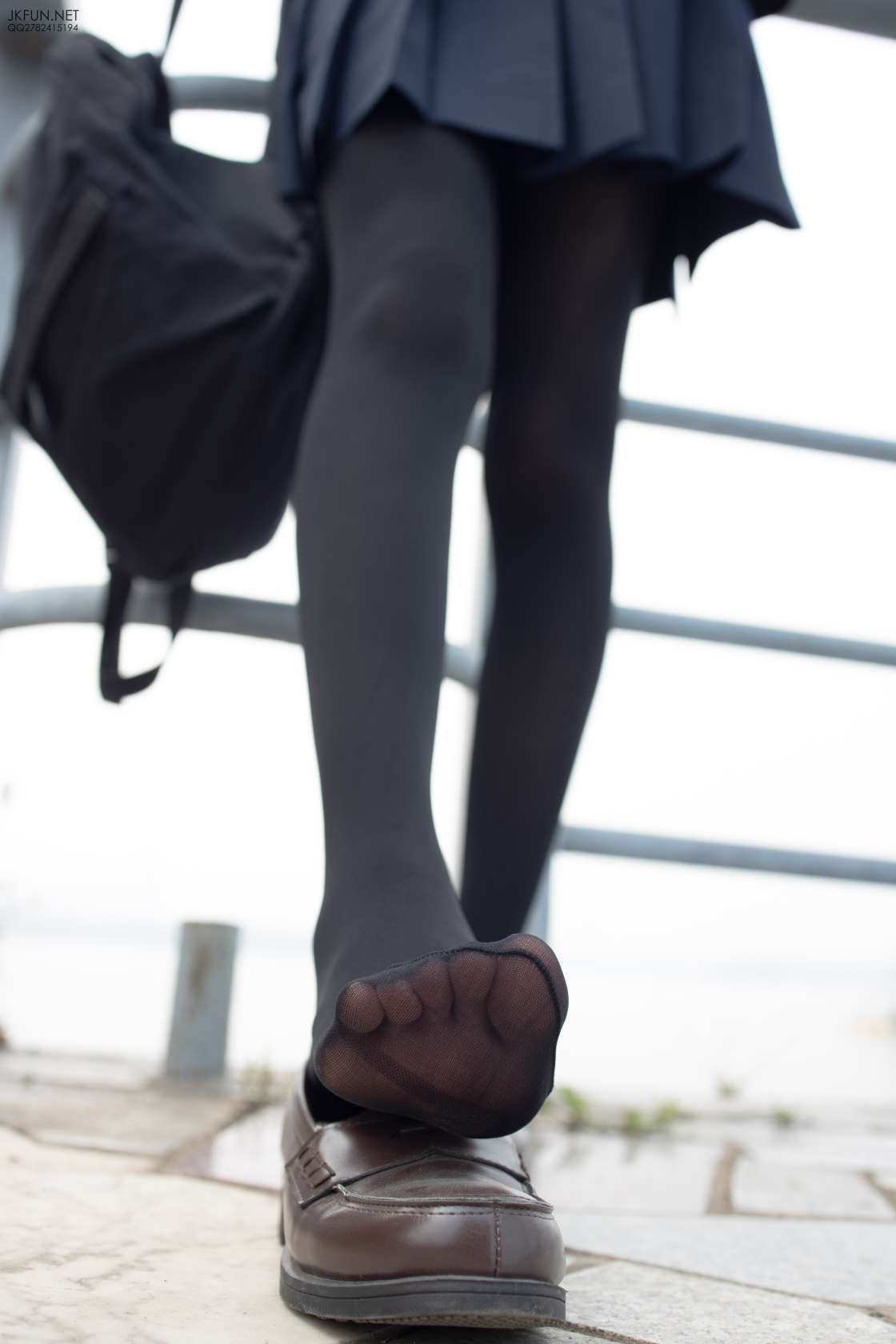 今日黑丝壁纸 010