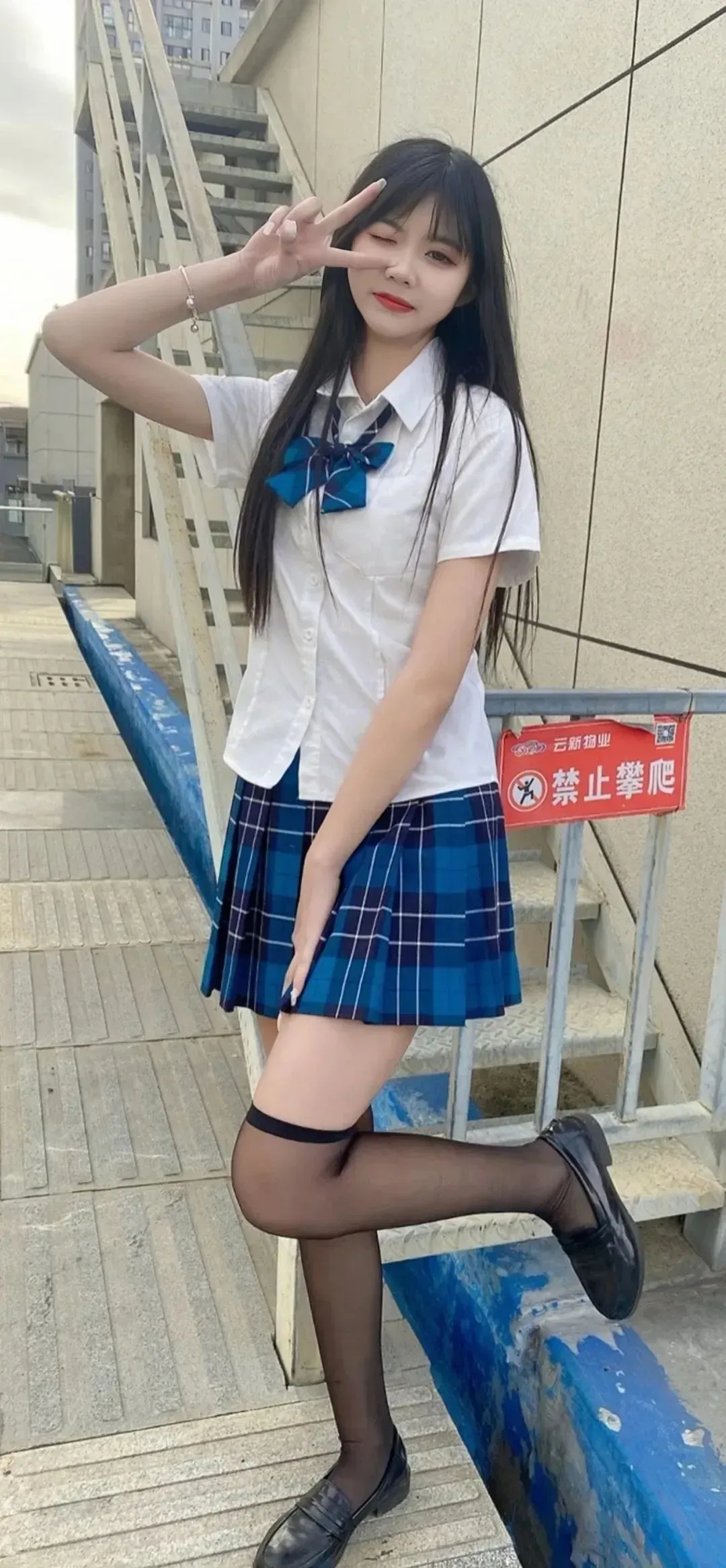 今日黑丝壁纸 014