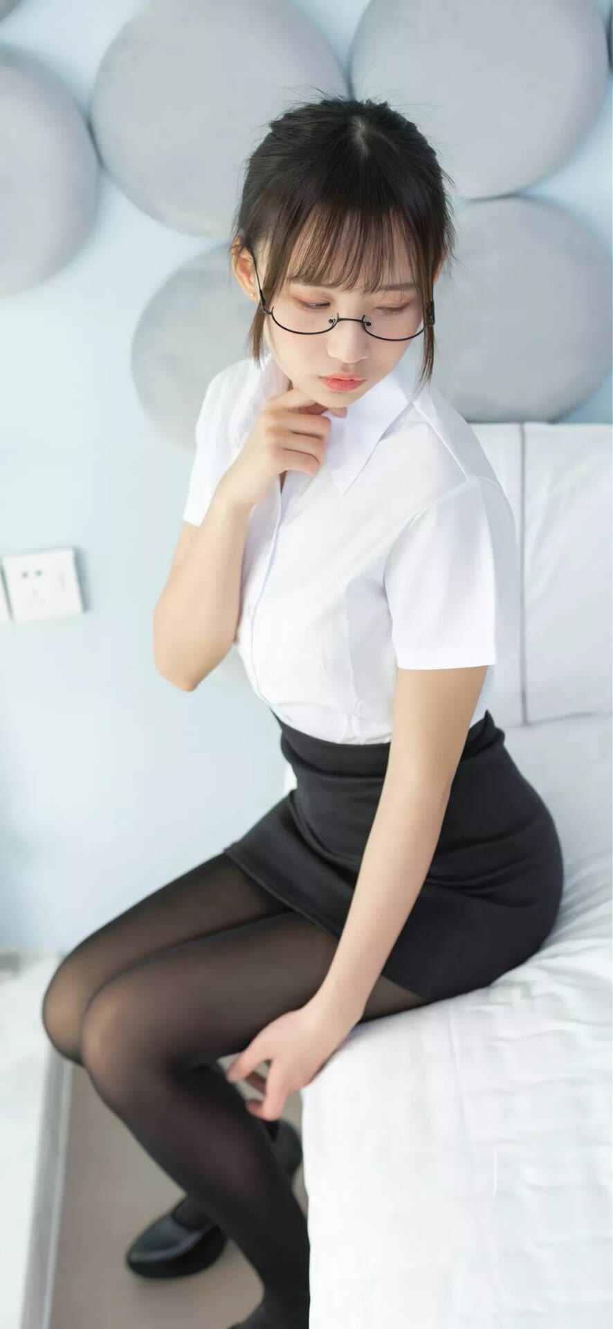 今日黑丝壁纸 015