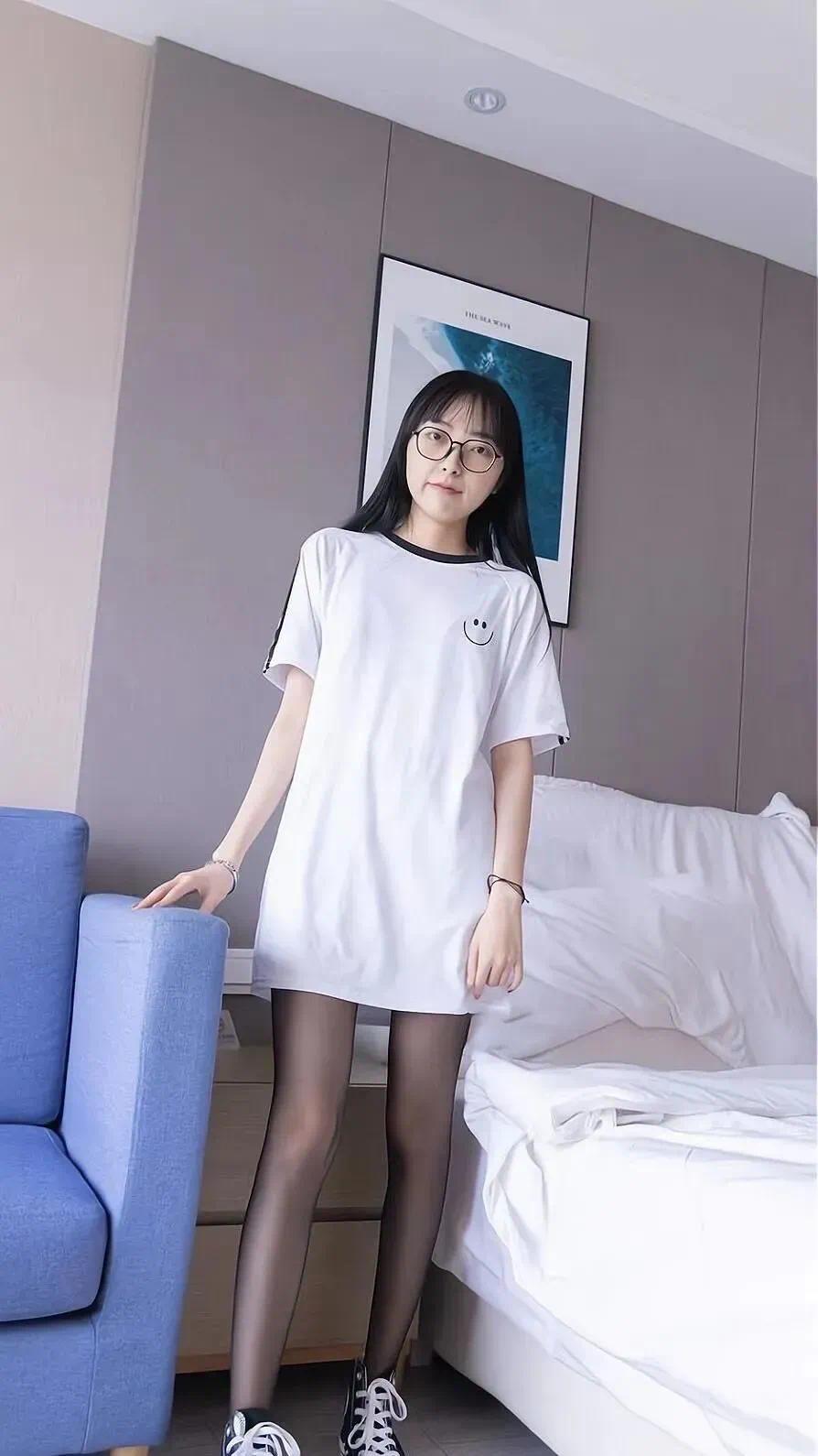 今日黑丝壁纸 016