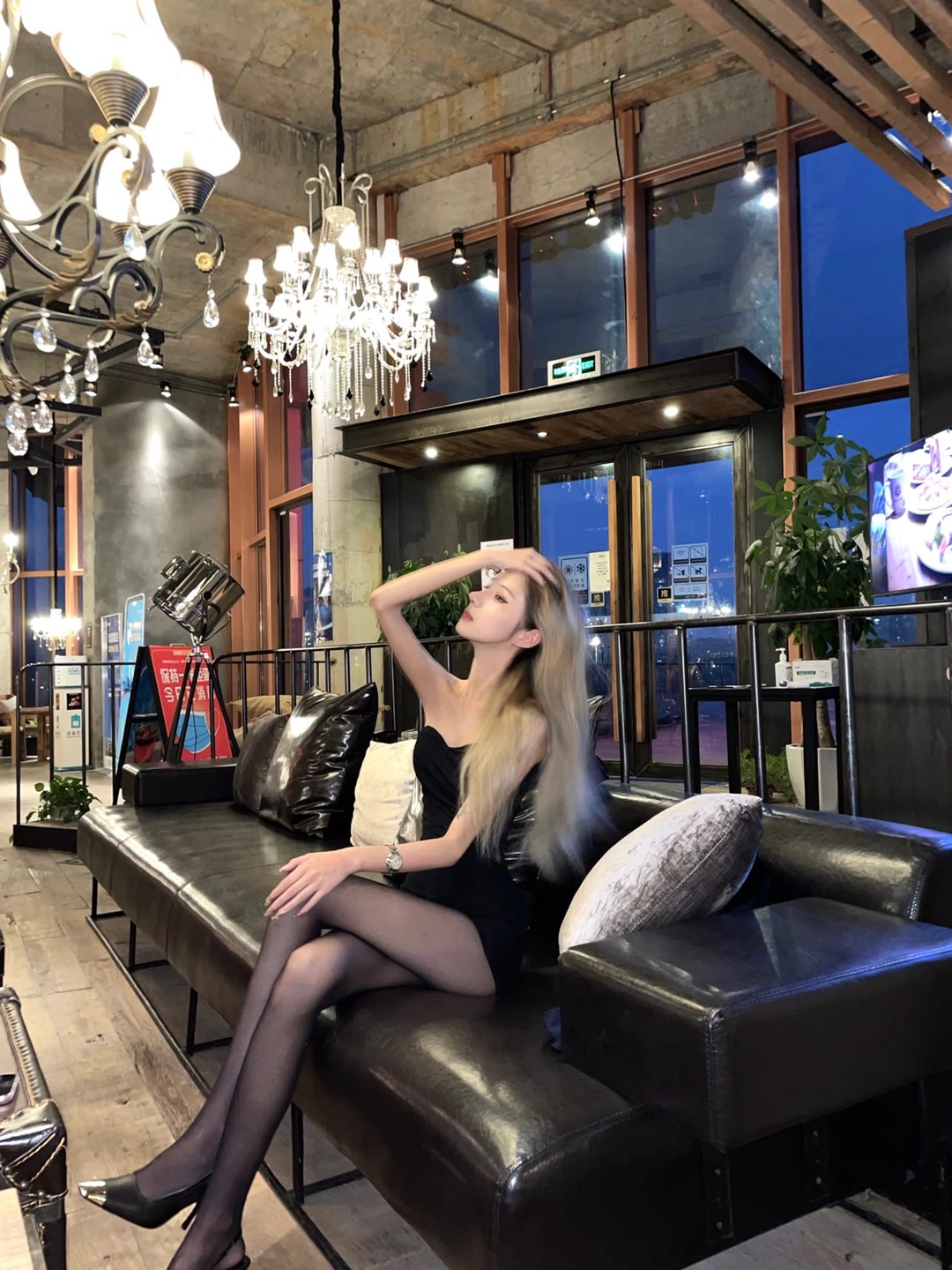 今日黑丝壁纸 018